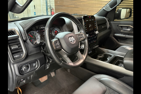 Dodge Ram 1500 5.7 V8 4x4 Crew Cab Sport | Full BLACK | Camera | ALPINE | Soft Cover | Apple Carplay | Cruise |