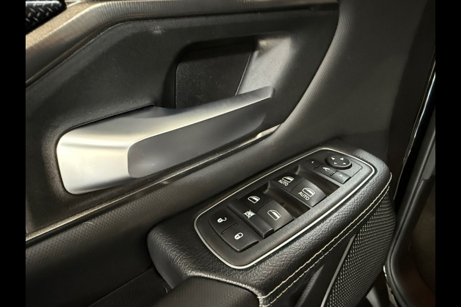 Dodge Ram 1500 5.7 V8 4x4 Crew Cab Sport | Full BLACK | Camera | ALPINE | Soft Cover | Apple Carplay | Cruise |