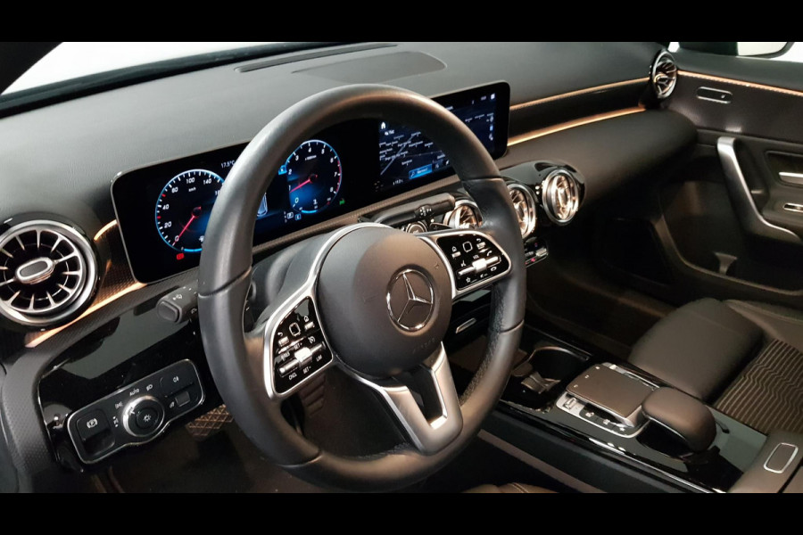 Mercedes-Benz A-Klasse 200 Automaat Progressive Premium Pack | Navigatie | Climate Control | Camera | Sfeerlichting | Parkeer sensoren | Stoelverwarming | Led | Cruise Control