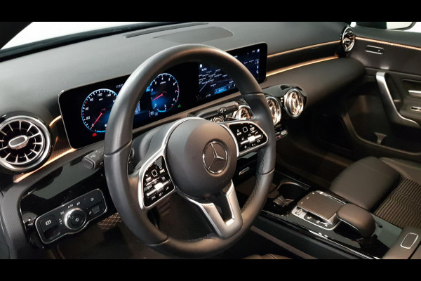 Mercedes-Benz A-Klasse 200 Automaat Progressive Premium Pack | Navigatie | Climate Control | Camera | Sfeerlichting | Parkeer sensoren | Stoelverwarming | Led | Cruise Control