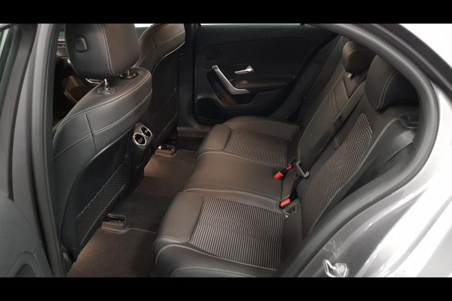 Mercedes-Benz A-Klasse 200 Automaat Progressive Premium Pack | Navigatie | Climate Control | Camera | Sfeerlichting | Parkeer sensoren | Stoelverwarming | Led | Cruise Control