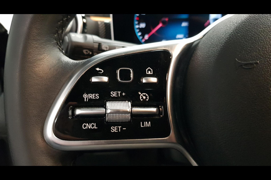 Mercedes-Benz A-Klasse 200 Automaat Progressive Premium Pack | Navigatie | Climate Control | Camera | Sfeerlichting | Parkeer sensoren | Stoelverwarming | Led | Cruise Control