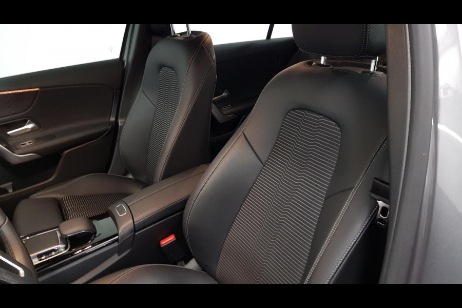 Mercedes-Benz A-Klasse 200 Automaat Progressive Premium Pack | Navigatie | Climate Control | Camera | Sfeerlichting | Parkeer sensoren | Stoelverwarming | Led | Cruise Control
