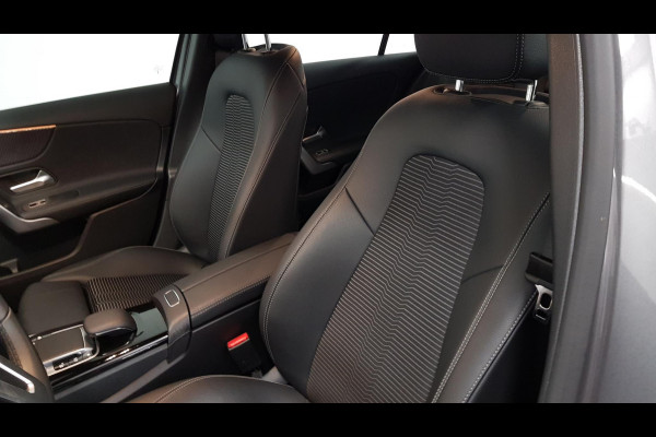 Mercedes-Benz A-Klasse 200 Automaat Progressive Premium Pack | Navigatie | Climate Control | Camera | Sfeerlichting | Parkeer sensoren | Stoelverwarming | Led | Cruise Control