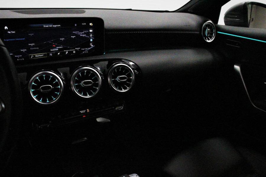 Mercedes-Benz A-Klasse 200 Automaat Progressive Premium Pack | Navigatie | Climate Control | Camera | Sfeerlichting | Parkeer sensoren | Stoelverwarming | Led | Cruise Control