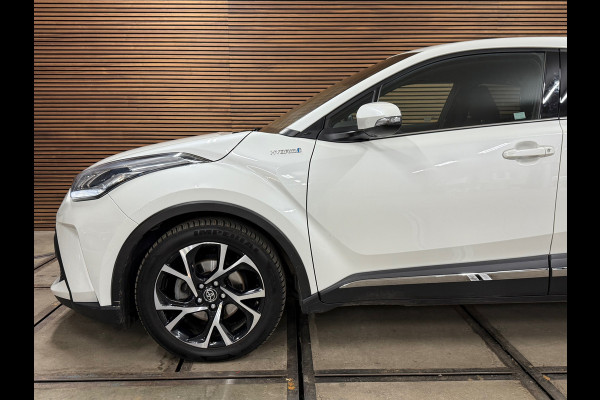 Toyota C-HR 1.8 Hybrid Business Plus | 18' inch | Camera | Carplay | LED | DAB | Adaptive Cruise Control
