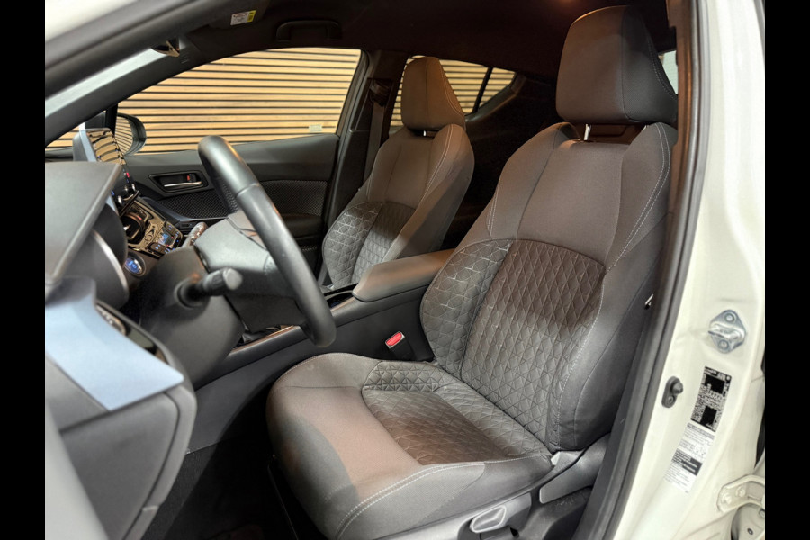 Toyota C-HR 1.8 Hybrid Business Plus | 18' inch | Camera | Carplay | LED | DAB | Adaptive Cruise Control