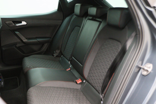 Seat Leon 1.0 TSI FR Launch Edition Virtual Cockpit, ACC, Apple Carplay, Sfeerverlichting, LED, DAB, 17"