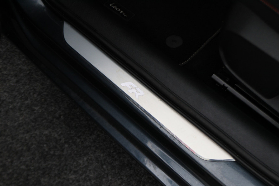 Seat Leon 1.0 TSI FR Launch Edition Virtual Cockpit, ACC, Apple Carplay, Sfeerverlichting, LED, DAB, 17"