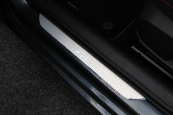 Seat Leon 1.0 TSI FR Launch Edition Virtual Cockpit, ACC, Apple Carplay, Sfeerverlichting, LED, DAB, 17"
