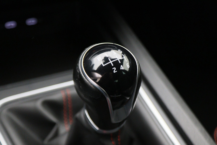 Seat Leon 1.0 TSI FR Launch Edition Virtual Cockpit, ACC, Apple Carplay, Sfeerverlichting, LED, DAB, 17"