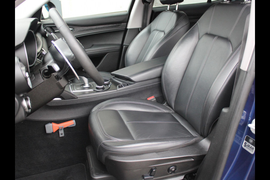 Alfa Romeo Stelvio 2.2d Super | LEDEREN BEKLEDING | 20" LICHTMETALEN VELGEN |