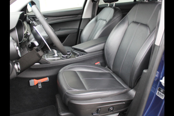 Alfa Romeo Stelvio 2.2d Super | LEDEREN BEKLEDING | 20" LICHTMETALEN VELGEN |