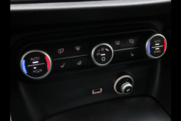 Alfa Romeo Stelvio 2.2d Super | LEDEREN BEKLEDING | 20" LICHTMETALEN VELGEN |