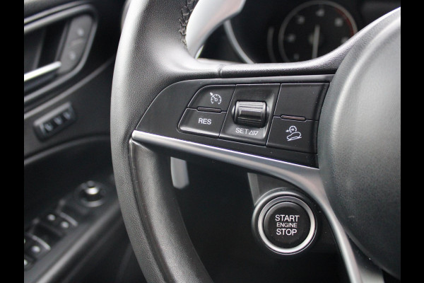 Alfa Romeo Stelvio 2.2d Super | LEDEREN BEKLEDING | 20" LICHTMETALEN VELGEN |