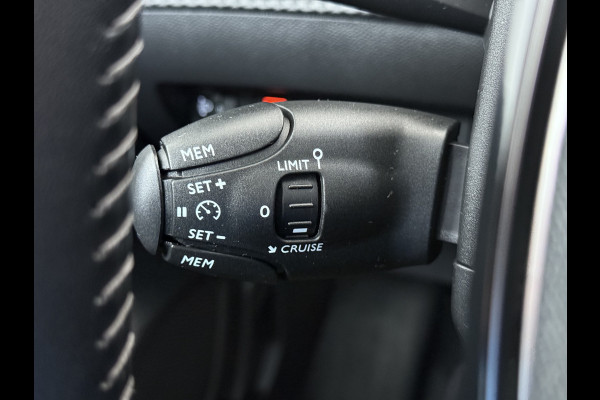 Peugeot e-208 EV 50kWh Navi 360°Camera Apple Carplay Android 1/2 Leer Ecc Cruise Control Allure SOH 90% Lmv 16" Led lane Assist DAB Bluetooth Regen-Lichtsensor Isofix Keyless 1e Eigenaar Origineel Nederlandse Auto