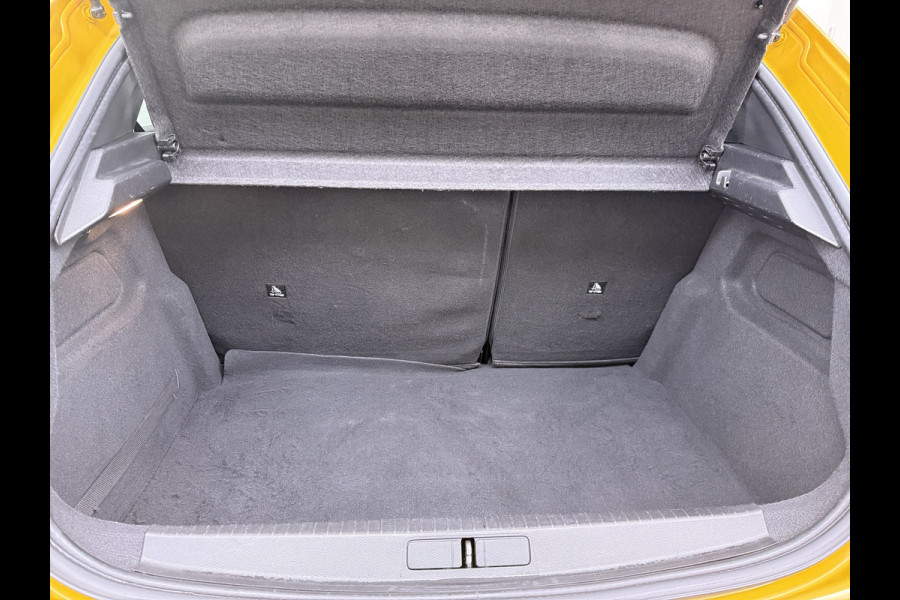 Peugeot e-208 EV 50kWh Navi 360°Camera Apple Carplay Android 1/2 Leer Ecc Cruise Control Allure SOH 90% Lmv 16" Led lane Assist DAB Bluetooth Regen-Lichtsensor Isofix Keyless 1e Eigenaar Origineel Nederlandse Auto