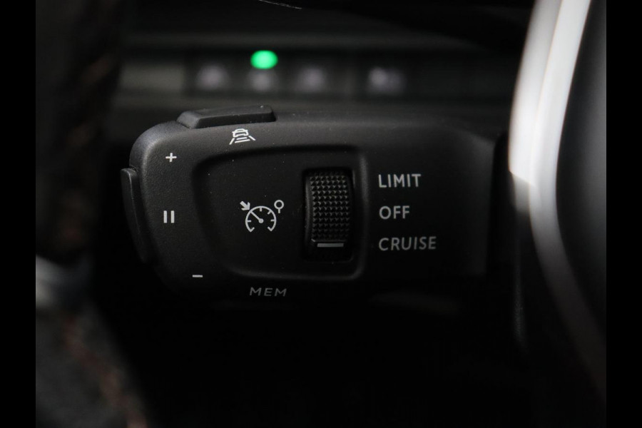 Peugeot 3008 1.6 HYbrid 225 GT Line | Panoramadak | Leder/Alcantara | Stoelverwarming | Camera | Carplay | Adaptive cruise | Navigatie | Keyless | Full LED | 19'' | Sfeerverlichting | PHEV | Plug In