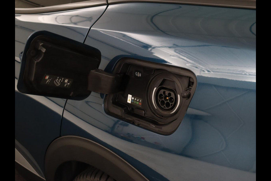 Peugeot 3008 1.6 HYbrid 225 GT Line | Panoramadak | Leder/Alcantara | Stoelverwarming | Camera | Carplay | Adaptive cruise | Navigatie | Keyless | Full LED | 19'' | Sfeerverlichting | PHEV | Plug In