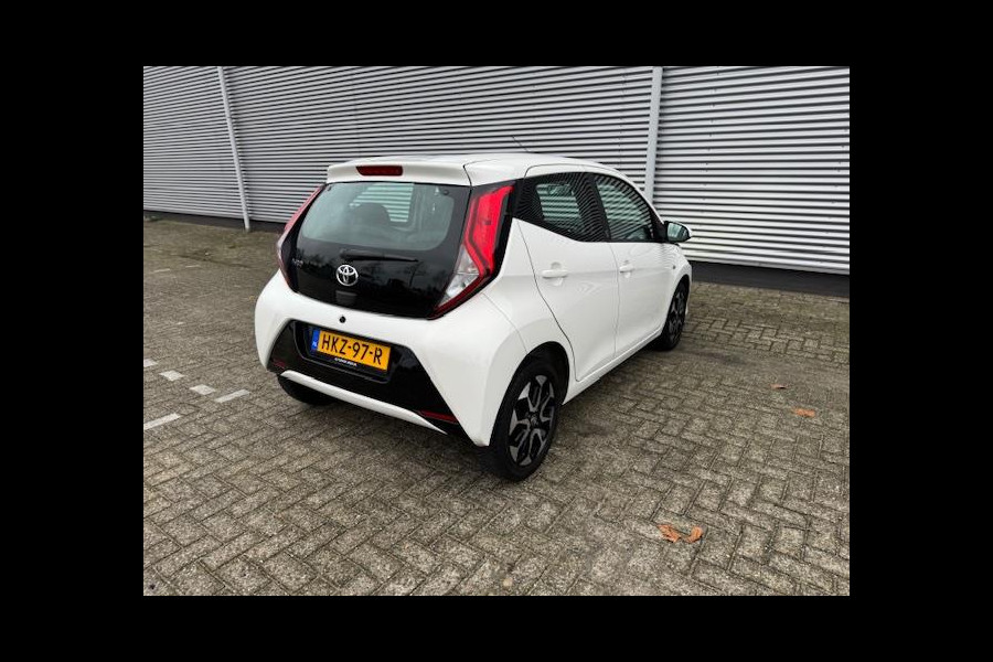 Toyota Aygo 1.0 VVT-i x-JBL,Carplay,achteruitrijcamera,airco,lm velgen