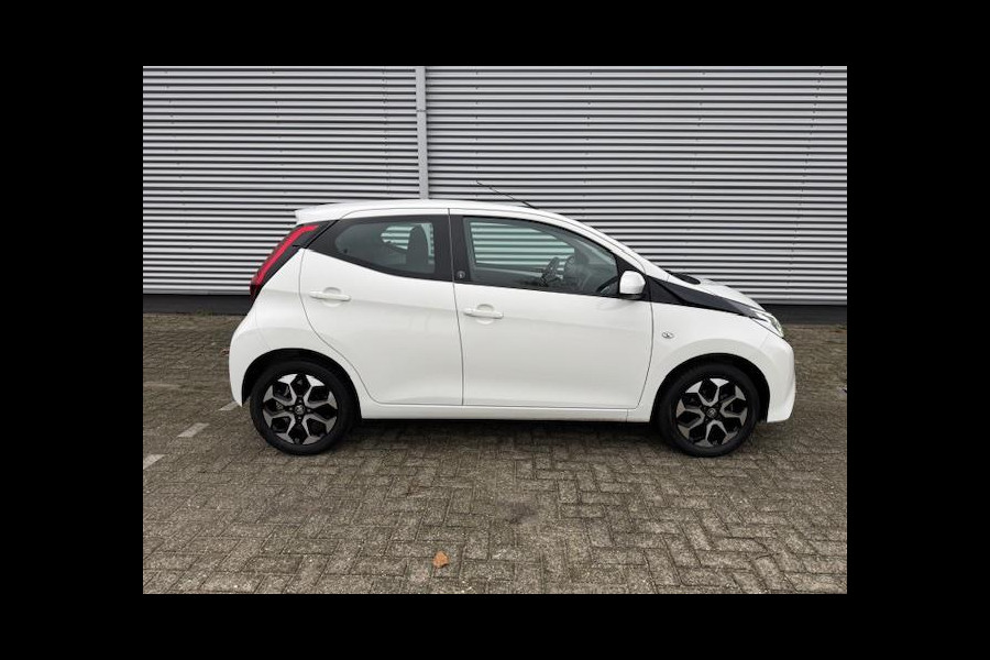 Toyota Aygo 1.0 VVT-i x-JBL,Carplay,achteruitrijcamera,airco,lm velgen