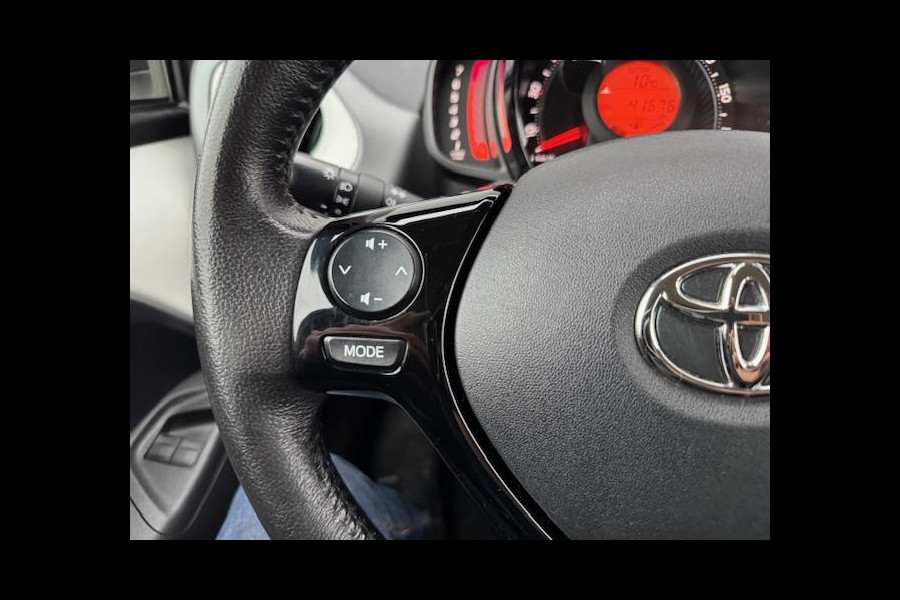 Toyota Aygo 1.0 VVT-i x-JBL,Carplay,achteruitrijcamera,airco,lm velgen