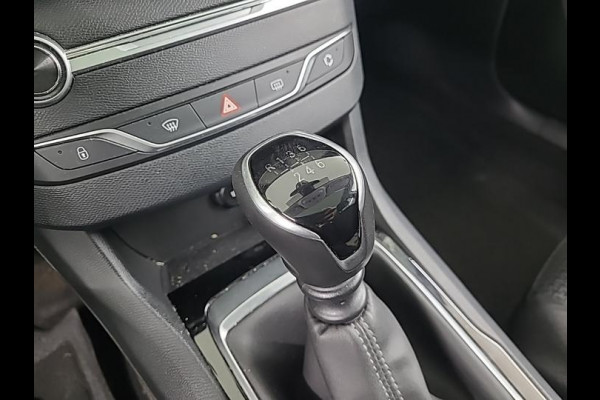 Peugeot 308 1.2 PureTech Executive | Panorama | Navi | Camera |