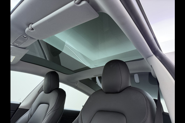 Tesla Model 3 SR Plus 325PK Lmv 18" AutoPilot FSD-3 Leder Pano-dak Adaptive-Cruise Camera's Elektr.-Stuur+Stoelen+Spiegels+Geheugen+Easy-Entry Navi LED Comfortstoelen ACC DAB Voorverwarmen interieur via App Keyless One-Pedal-Drive 1e Eigenaar Origineel Nederlandse Auto
