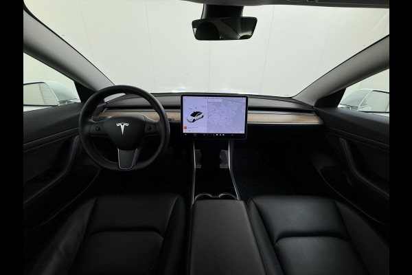 Tesla Model 3 SR Plus 325PK Lmv 18" AutoPilot FSD-3 Leder Pano-dak Adaptive-Cruise Camera's Elektr.-Stuur+Stoelen+Spiegels+Geheugen+Easy-Entry Navi LED Comfortstoelen ACC DAB Voorverwarmen interieur via App Keyless One-Pedal-Drive 1e Eigenaar Origineel Nederlandse Auto