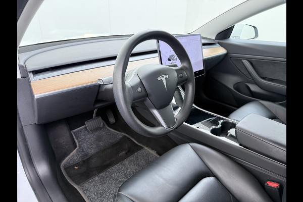 Tesla Model 3 SR Plus 325PK Lmv 18" AutoPilot FSD-3 Leder Pano-dak Adaptive-Cruise Camera's Elektr.-Stuur+Stoelen+Spiegels+Geheugen+Easy-Entry Navi LED Comfortstoelen ACC DAB Voorverwarmen interieur via App Keyless One-Pedal-Drive 1e Eigenaar Origineel Nederlandse Auto