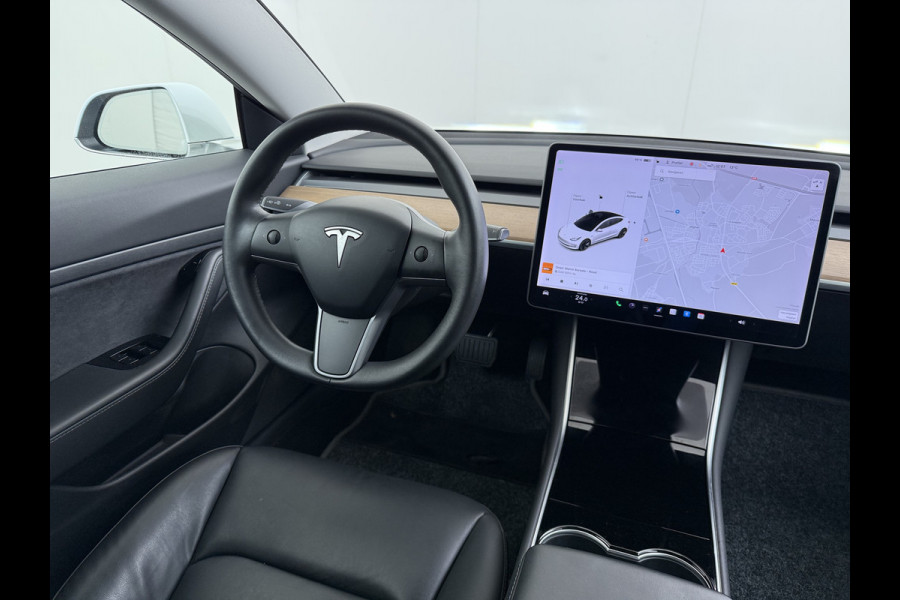 Tesla Model 3 SR Plus 325PK Lmv 18" AutoPilot FSD-3 Leder Pano-dak Adaptive-Cruise Camera's Elektr.-Stuur+Stoelen+Spiegels+Geheugen+Easy-Entry Navi LED Comfortstoelen ACC DAB Voorverwarmen interieur via App Keyless One-Pedal-Drive 1e Eigenaar Origineel Nederlandse Auto