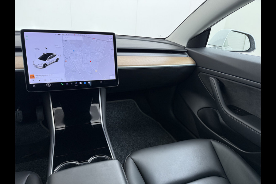 Tesla Model 3 SR Plus 325PK Lmv 18" AutoPilot FSD-3 Leder Pano-dak Adaptive-Cruise Camera's Elektr.-Stuur+Stoelen+Spiegels+Geheugen+Easy-Entry Navi LED Comfortstoelen ACC DAB Voorverwarmen interieur via App Keyless One-Pedal-Drive 1e Eigenaar Origineel Nederlandse Auto