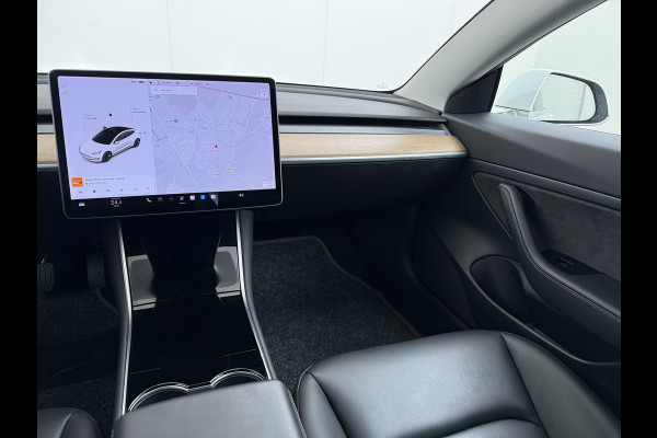 Tesla Model 3 SR Plus 325PK Lmv 18" AutoPilot FSD-3 Leder Pano-dak Adaptive-Cruise Camera's Elektr.-Stuur+Stoelen+Spiegels+Geheugen+Easy-Entry Navi LED Comfortstoelen ACC DAB Voorverwarmen interieur via App Keyless One-Pedal-Drive 1e Eigenaar Origineel Nederlandse Auto