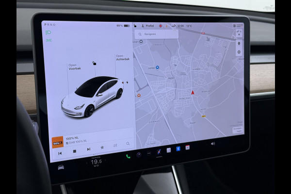 Tesla Model 3 SR Plus 325PK Lmv 18" AutoPilot FSD-3 Leder Pano-dak Adaptive-Cruise Camera's Elektr.-Stuur+Stoelen+Spiegels+Geheugen+Easy-Entry Navi LED Comfortstoelen ACC DAB Voorverwarmen interieur via App Keyless One-Pedal-Drive 1e Eigenaar Origineel Nederlandse Auto