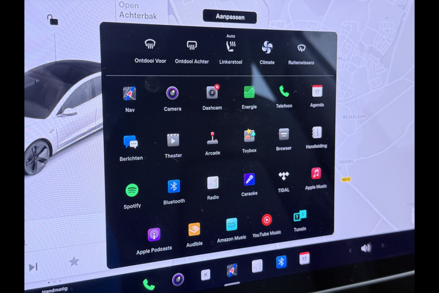 Tesla Model 3 SR Plus 325PK Lmv 18" AutoPilot FSD-3 Leder Pano-dak Adaptive-Cruise Camera's Elektr.-Stuur+Stoelen+Spiegels+Geheugen+Easy-Entry Navi LED Comfortstoelen ACC DAB Voorverwarmen interieur via App Keyless One-Pedal-Drive 1e Eigenaar Origineel Nederlandse Auto