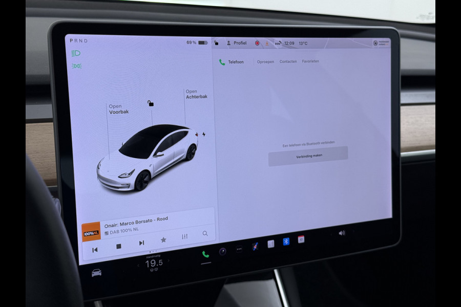 Tesla Model 3 SR Plus 325PK Lmv 18" AutoPilot FSD-3 Leder Pano-dak Adaptive-Cruise Camera's Elektr.-Stuur+Stoelen+Spiegels+Geheugen+Easy-Entry Navi LED Comfortstoelen ACC DAB Voorverwarmen interieur via App Keyless One-Pedal-Drive 1e Eigenaar Origineel Nederlandse Auto