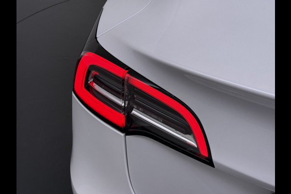 Tesla Model 3 SR Plus 325PK Lmv 18" AutoPilot FSD-3 Leder Pano-dak Adaptive-Cruise Camera's Elektr.-Stuur+Stoelen+Spiegels+Geheugen+Easy-Entry Navi LED Comfortstoelen ACC DAB Voorverwarmen interieur via App Keyless One-Pedal-Drive 1e Eigenaar Origineel Nederlandse Auto