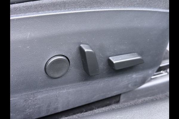 Tesla Model 3 SR Plus 325PK Lmv 18" AutoPilot FSD-3 Leder Pano-dak Adaptive-Cruise Camera's Elektr.-Stuur+Stoelen+Spiegels+Geheugen+Easy-Entry Navi LED Comfortstoelen ACC DAB Voorverwarmen interieur via App Keyless One-Pedal-Drive 1e Eigenaar Origineel Nederlandse Auto