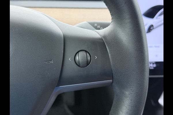 Tesla Model 3 SR Plus 325PK Lmv 18" AutoPilot FSD-3 Leder Pano-dak Adaptive-Cruise Camera's Elektr.-Stuur+Stoelen+Spiegels+Geheugen+Easy-Entry Navi LED Comfortstoelen ACC DAB Voorverwarmen interieur via App Keyless One-Pedal-Drive 1e Eigenaar Origineel Nederlandse Auto