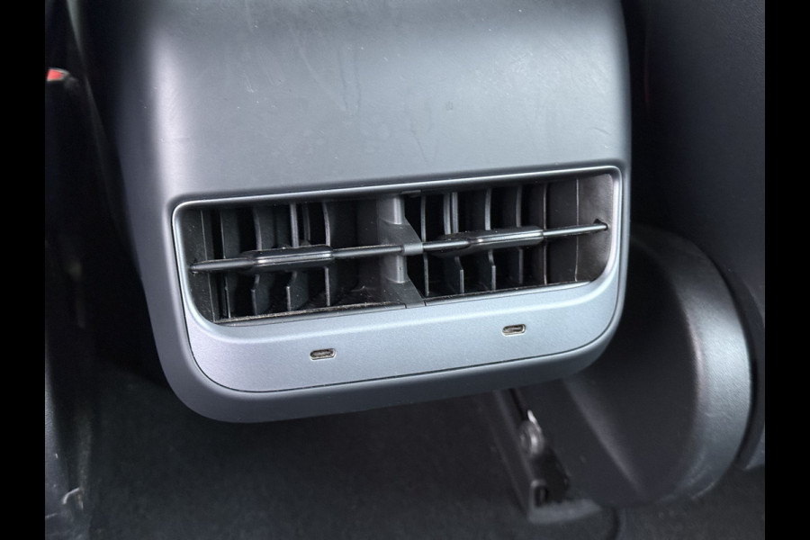 Tesla Model 3 SR Plus 325PK Lmv 18" AutoPilot FSD-3 Leder Pano-dak Adaptive-Cruise Camera's Elektr.-Stuur+Stoelen+Spiegels+Geheugen+Easy-Entry Navi LED Comfortstoelen ACC DAB Voorverwarmen interieur via App Keyless One-Pedal-Drive 1e Eigenaar Origineel Nederlandse Auto