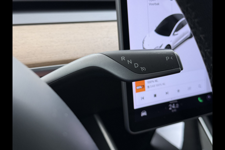 Tesla Model 3 SR Plus 325PK Lmv 18" AutoPilot FSD-3 Leder Pano-dak Adaptive-Cruise Camera's Elektr.-Stuur+Stoelen+Spiegels+Geheugen+Easy-Entry Navi LED Comfortstoelen ACC DAB Voorverwarmen interieur via App Keyless One-Pedal-Drive 1e Eigenaar Origineel Nederlandse Auto