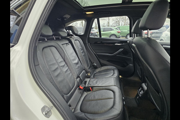 BMW X1 sDrive18i | Trekhaak | Lederen Bekleding | Panoramadak | Cruise Control | Climate Control | 1.700 kg trekgewicht!