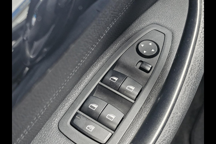 BMW X1 sDrive18i | Trekhaak | Lederen Bekleding | Panoramadak | Cruise Control | Climate Control | 1.700 kg trekgewicht!