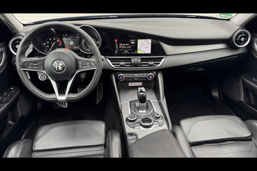 Alfa Romeo Giulia 2.0T Super Squadra Tuning 300+ PK Cruise Climate Leer Stoel- stuurverwarming Apple / Android Navi Camera Pano