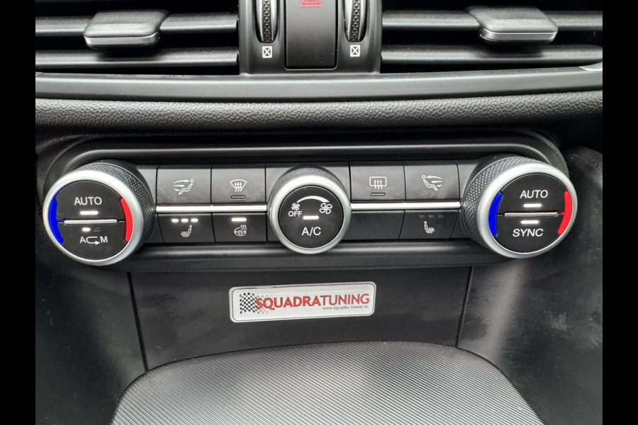Alfa Romeo Giulia 2.0T Super Squadra Tuning 300+ PK Cruise Climate Leer Stoel- stuurverwarming Apple / Android Navi Camera Pano
