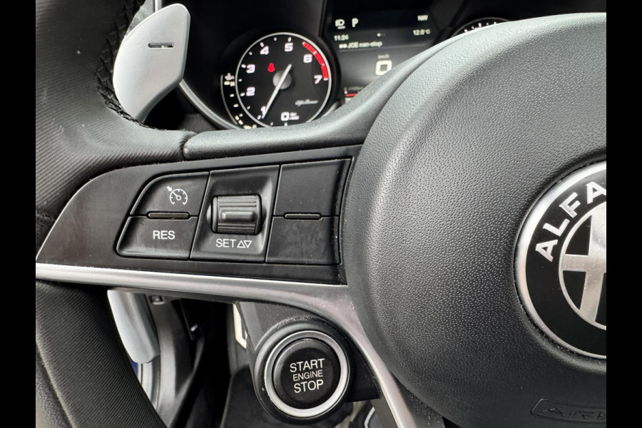 Alfa Romeo Giulia 2.0T Super Squadra Tuning 300+ PK Cruise Climate Leer Stoel- stuurverwarming Apple / Android Navi Camera Pano
