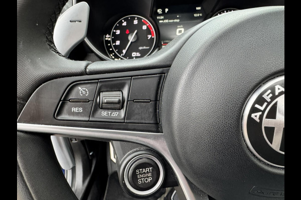 Alfa Romeo Giulia 2.0T Super Squadra Tuning 300+ PK Cruise Climate Leer Stoel- stuurverwarming Apple / Android Navi Camera Pano