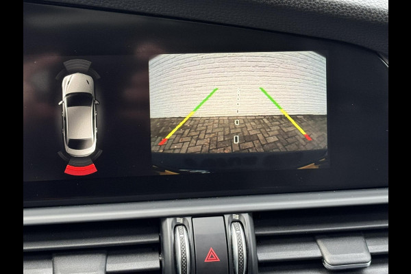 Alfa Romeo Giulia 2.0T Super Squadra Tuning 300+ PK Cruise Climate Leer Stoel- stuurverwarming Apple / Android Navi Camera Pano