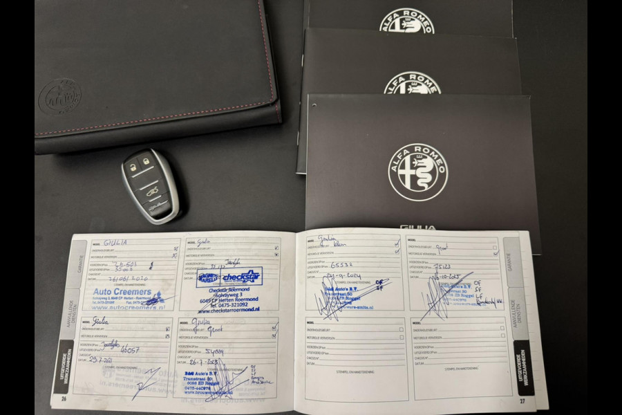 Alfa Romeo Giulia 2.0T Super Squadra Tuning 300+ PK Cruise Climate Leer Stoel- stuurverwarming Apple / Android Navi Camera Pano