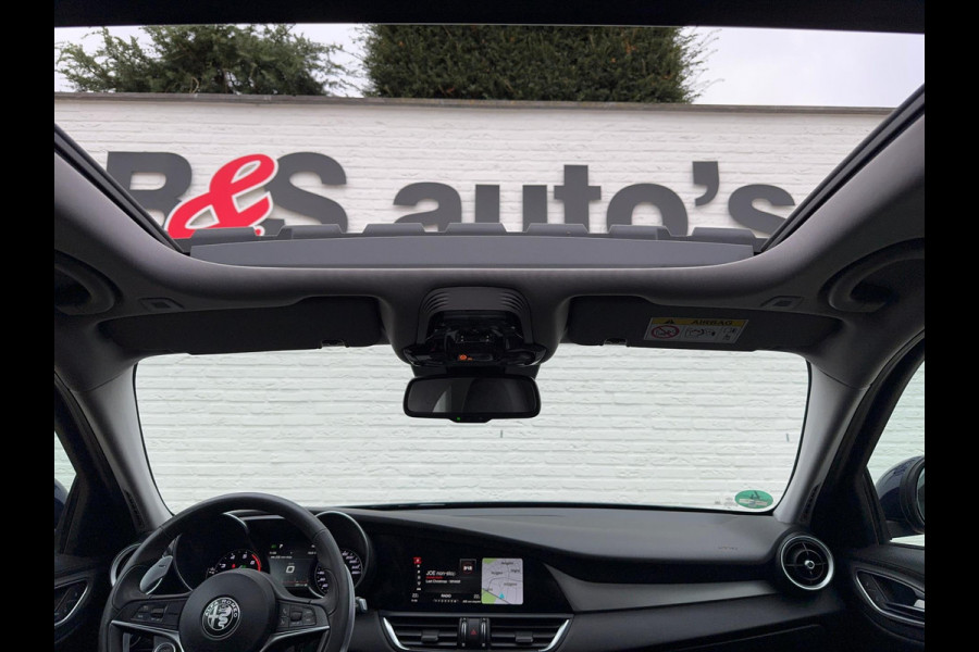 Alfa Romeo Giulia 2.0T Super Squadra Tuning 300+ PK Cruise Climate Leer Stoel- stuurverwarming Apple / Android Navi Camera Pano